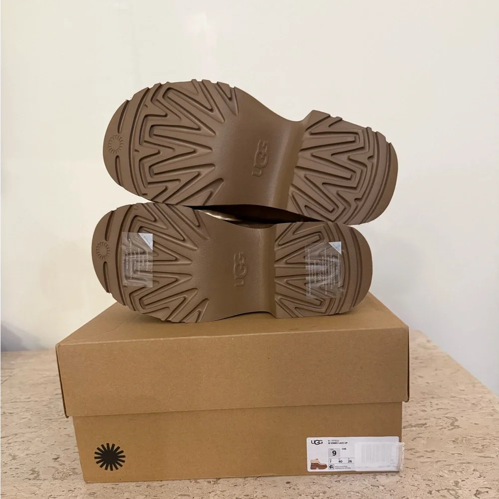 UGG Esmee Lace Up - Picture 13 of 15